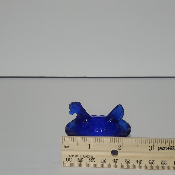 Colbalt Blue Hen On The Nest - Picture 5 of 5